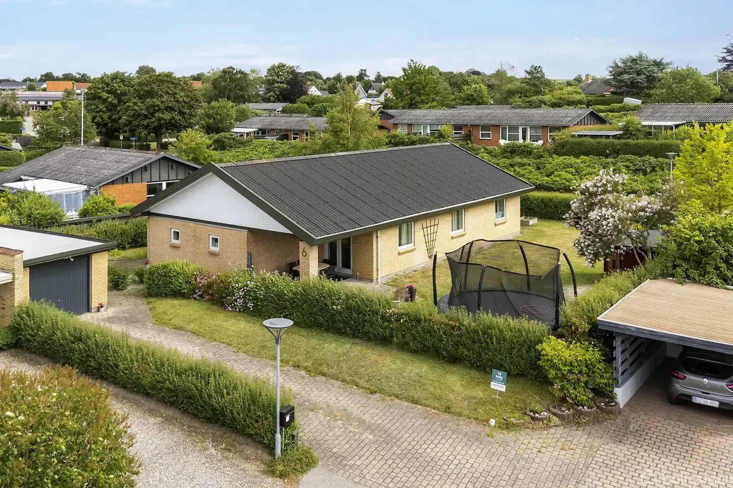 Rummelig familievenlig villa i Asnæs med fire værelser og skøn terrasse
