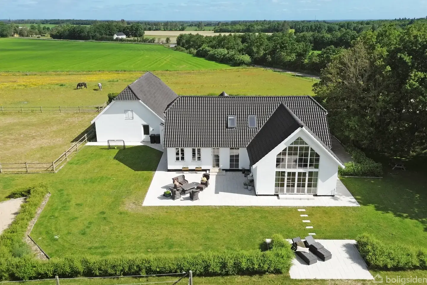 EKSKLUSIV HESTEEJENDOM 10 MINUTTER FRA RIBE