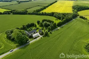 Landejendom på Tranholmvej 4, 8765 Klovborg