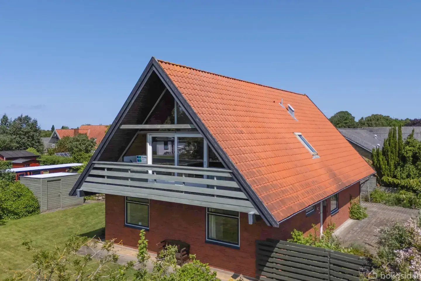 Dejlig murstensvilla, beliggende tæt på skov og by