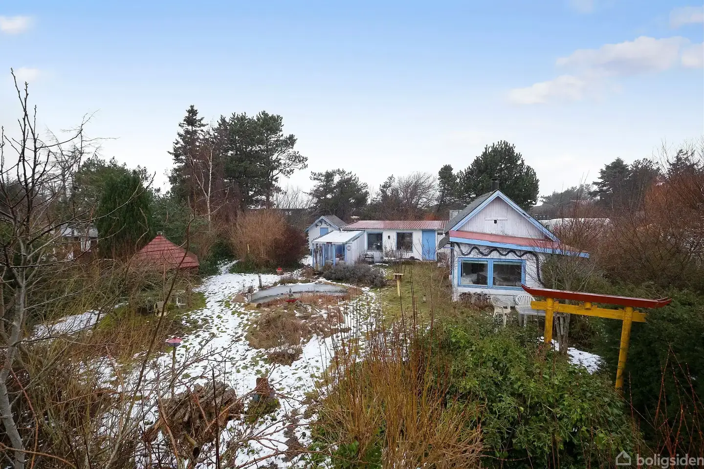 Sommerhus med en pragtfuld beliggenhed i anden række til Kattegats blå bølger