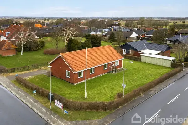 Håndværkertilbud i Bryndum med åben udsigt over landskabet