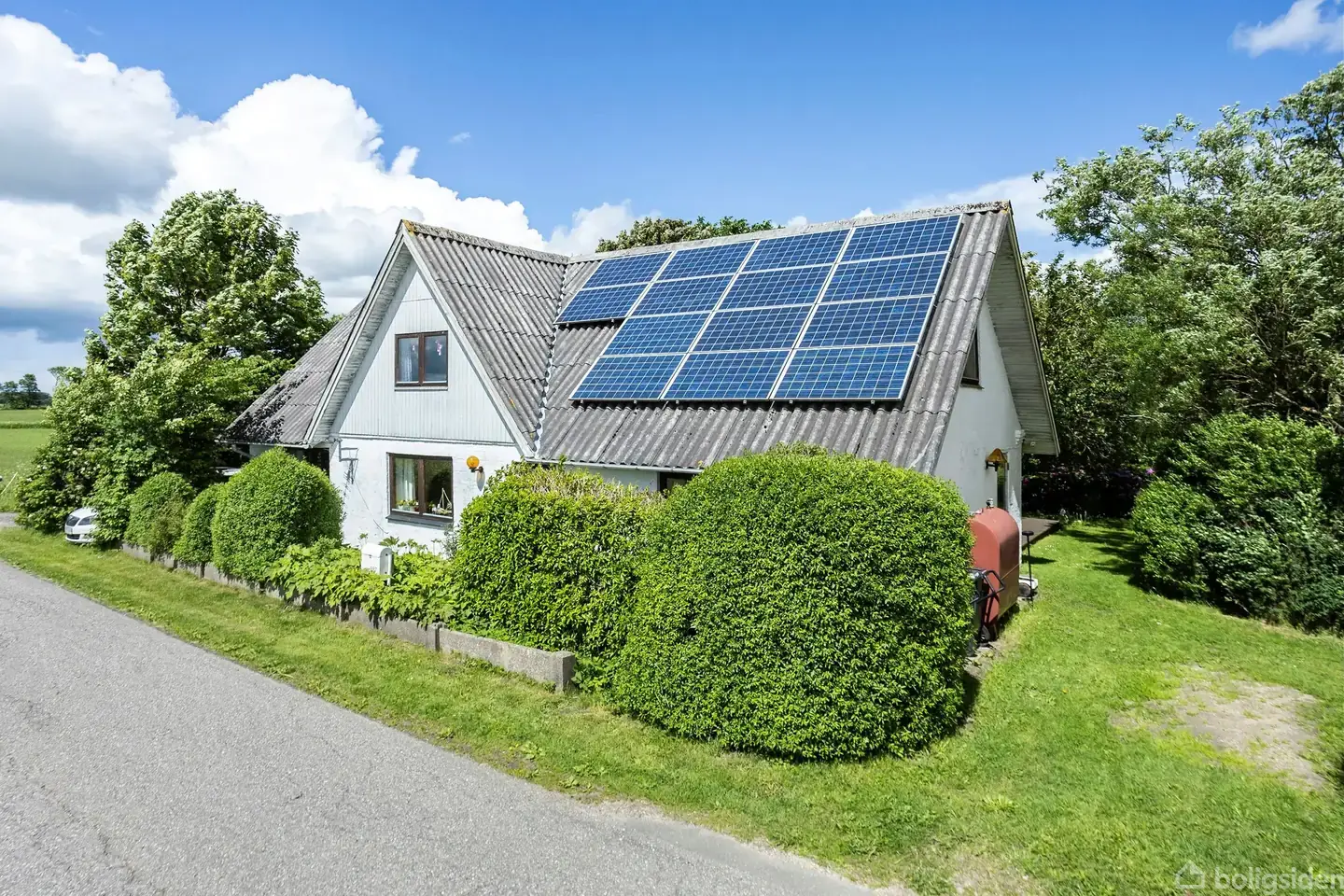 Landejendom med 1 hektar naturskøn grund – kun 395.000 kr.