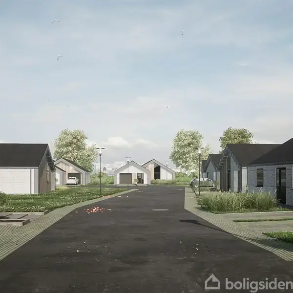 Rækkehuse med moderne design står langs en asfalteret vej. Omgivet af grønne buske og træer, fremstår området stille og velplejet i dagslys.