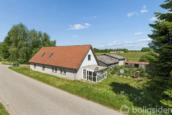 Landejendom på Ådalsvej 9, 8722 Hedensted