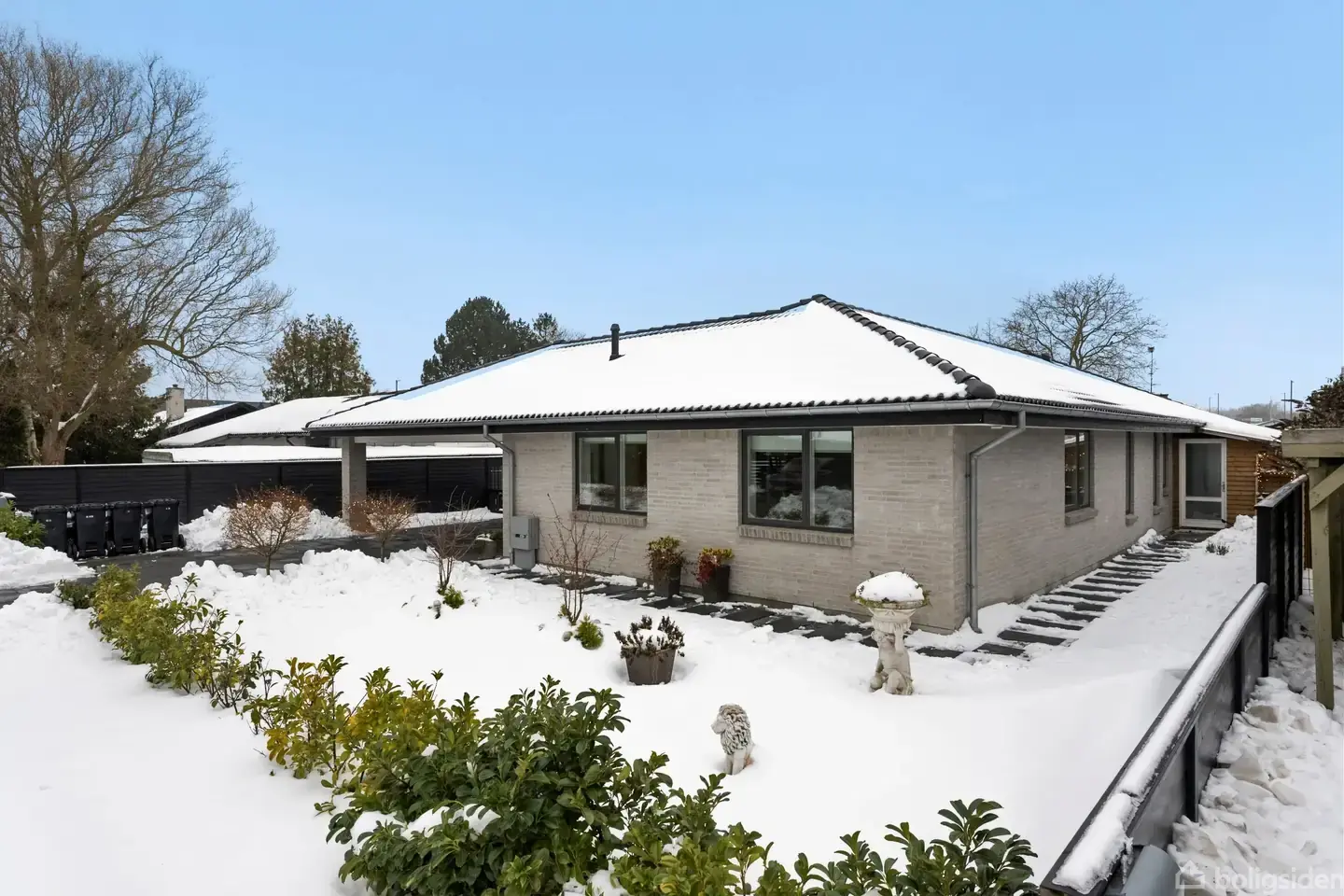 Nybygget etplans villa med sydvest vendt have