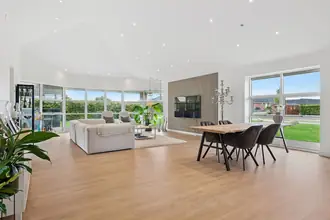 Villa på Guldnældevænget 84, Nordbyen, 4800 Nykøbing F