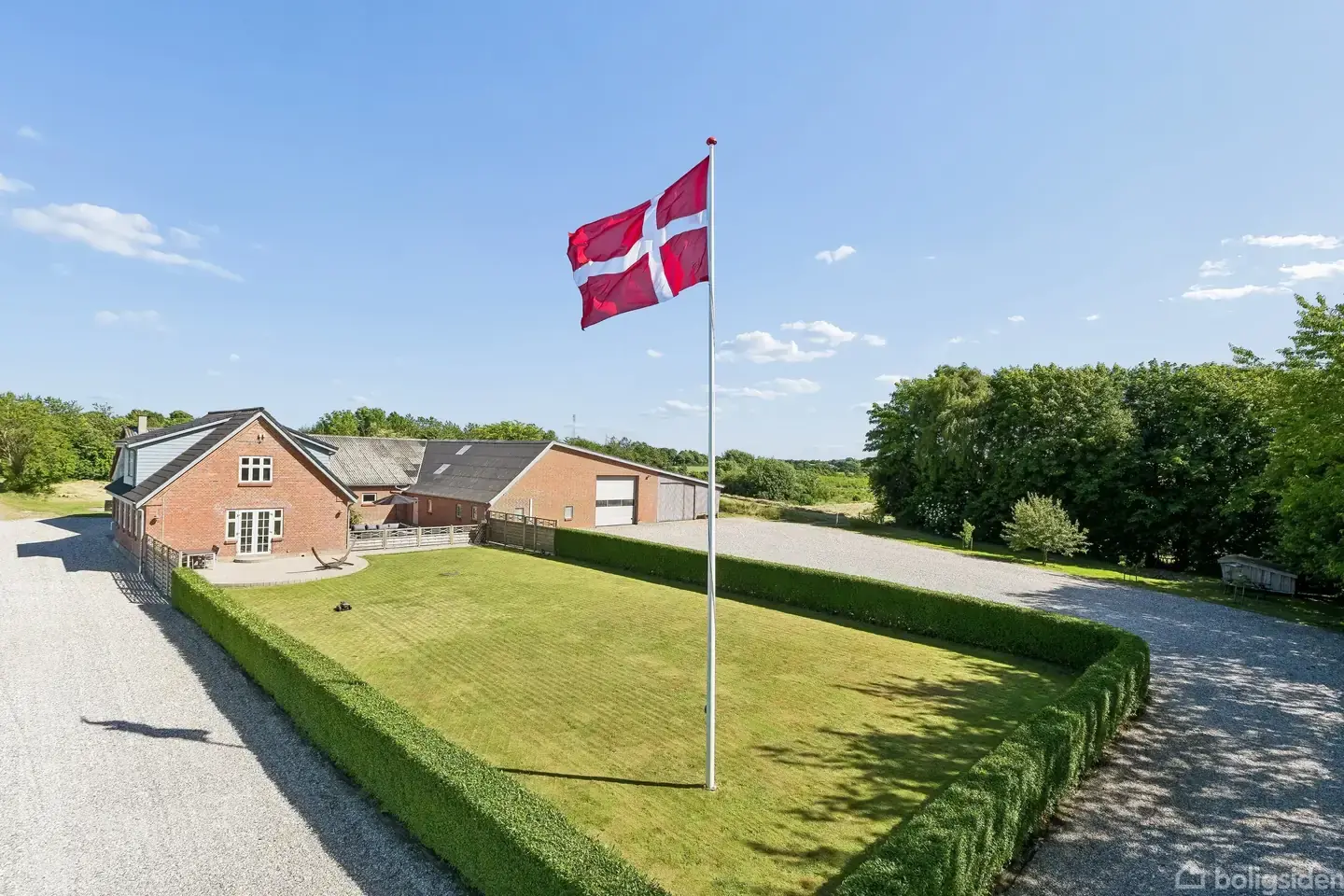 Landlig idyl med masser af plads – både inde og ude og en helt fantastisk udsigt, Ulstrup