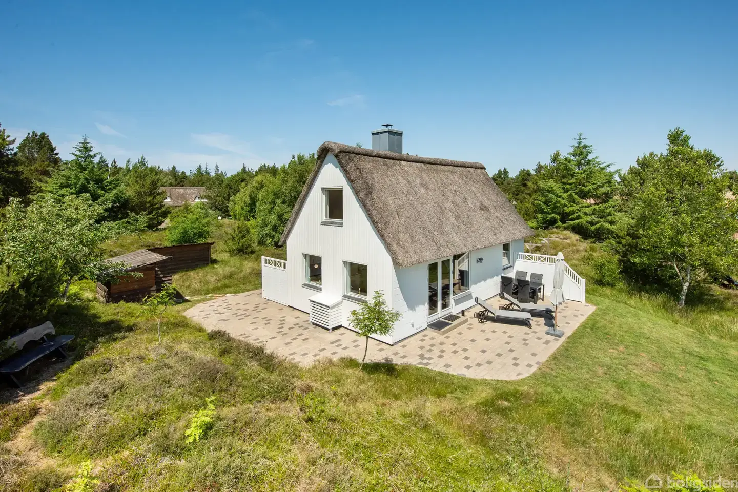 Flot sommerhus med havudsigt