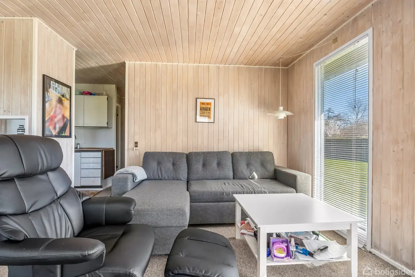 Velindrettet sommerhus med tre værelser, stor terrasse og god plads til både familie og gæster. - Visning 3