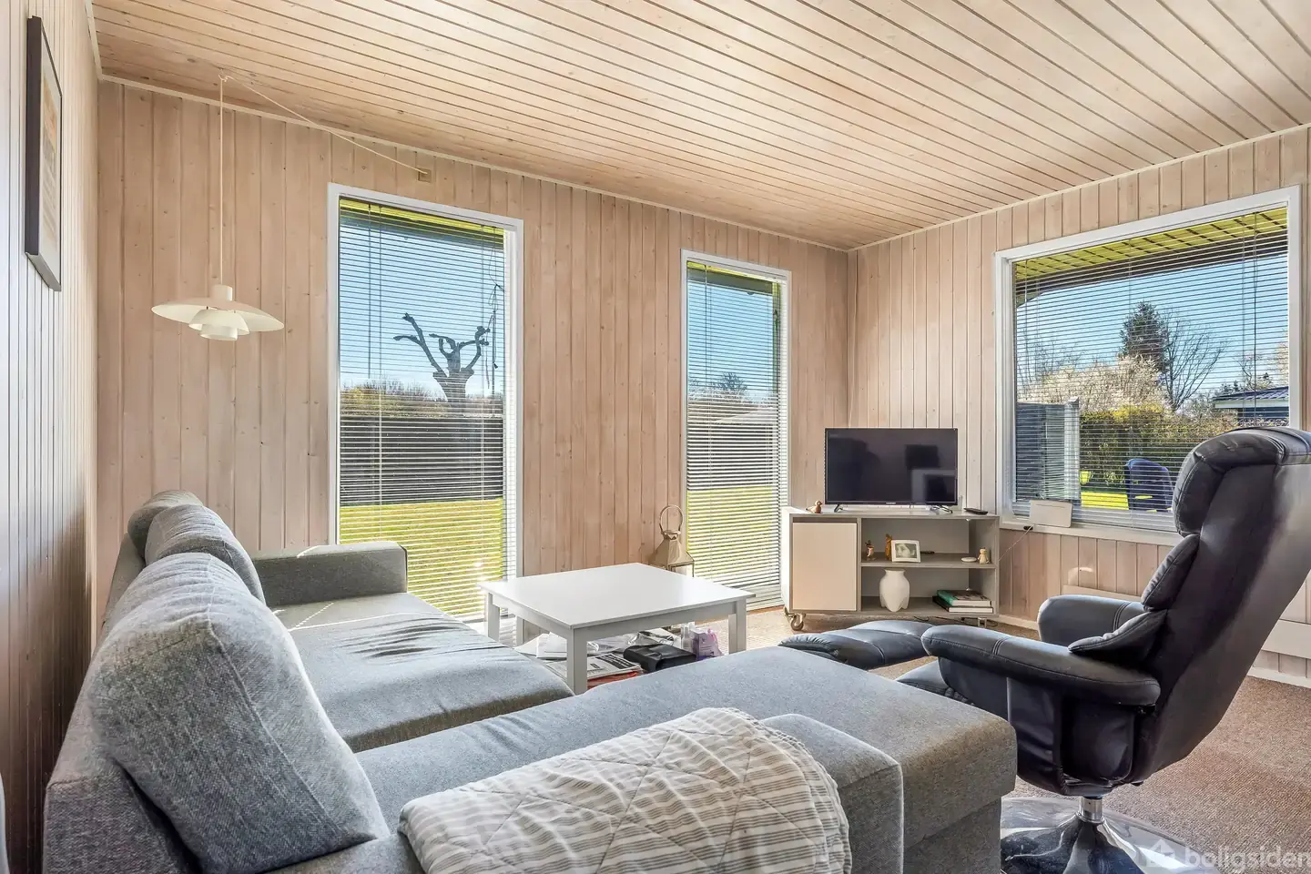 Velindrettet sommerhus med tre værelser, stor terrasse og god plads til både familie og gæster. - Visning 5