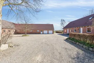 Landejendom på Nøddelundvej 61, 8850 Bjerringbro