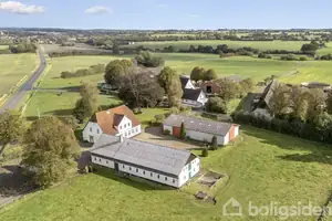 Landejendom på Favrvrå Bygade 8, 6070 Christiansfeld