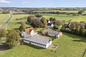 Landejendom på Favrvrå Bygade 8, 6070 Christiansfeld