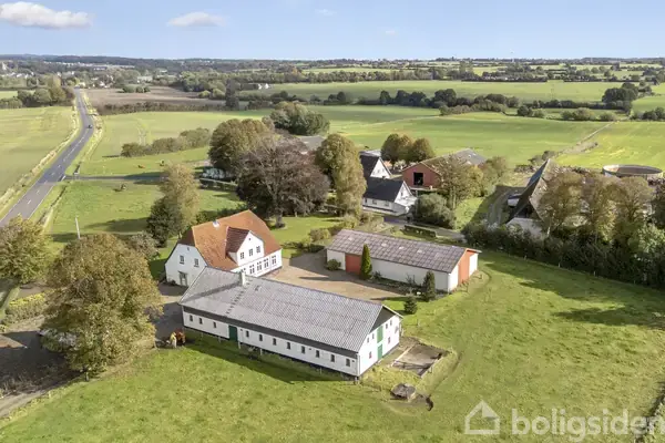 Landejendom på Favrvrå Bygade 8, 6070 Christiansfeld