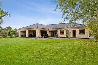 Villa på Storkevej 21, 4040
