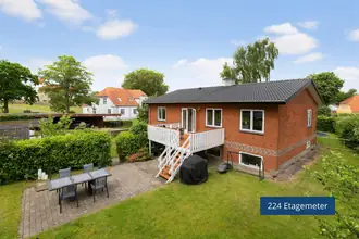 Villa på Nøvling Skolevej 1, 9260 Gistrup