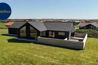 Fritidshus på Neerlandiavej 81, Vejlby, 7673