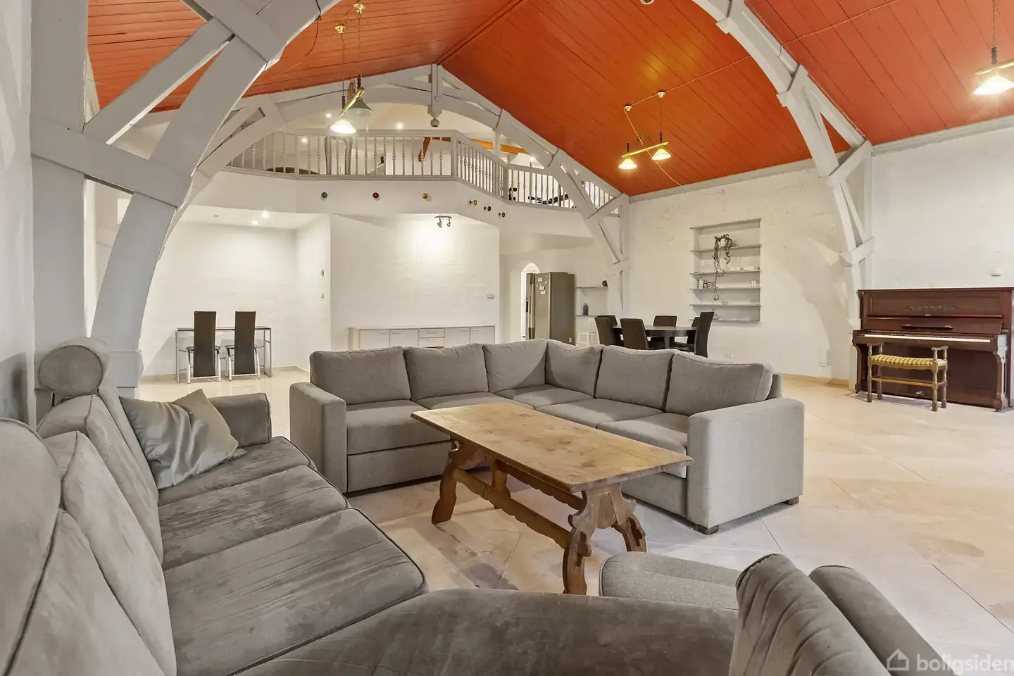 Historisk ejendom med elegante palætræk