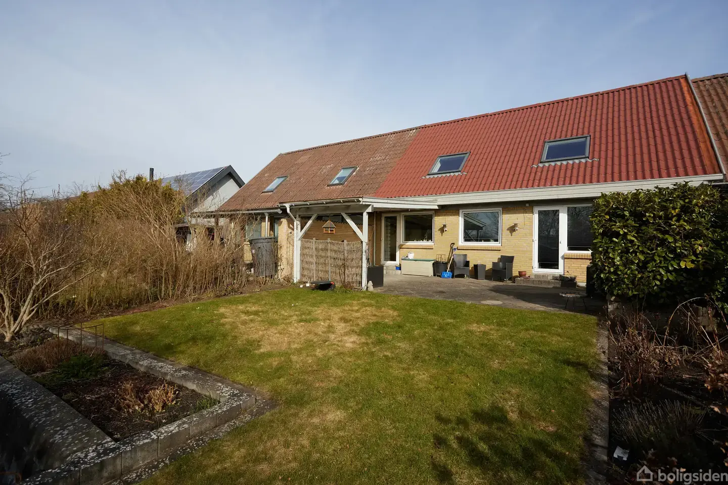 Stort rækkehus på 170 m2 med skøn beliggenhed på lukket vænge og tag fra 2014