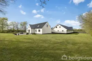 Landejendom på Kirkebækvej 184, 8831 Løgstrup