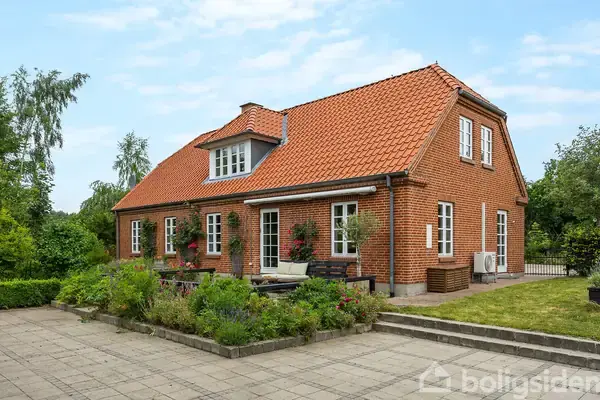 Landejendom på Skarresøvej 2, 8560 Kolind