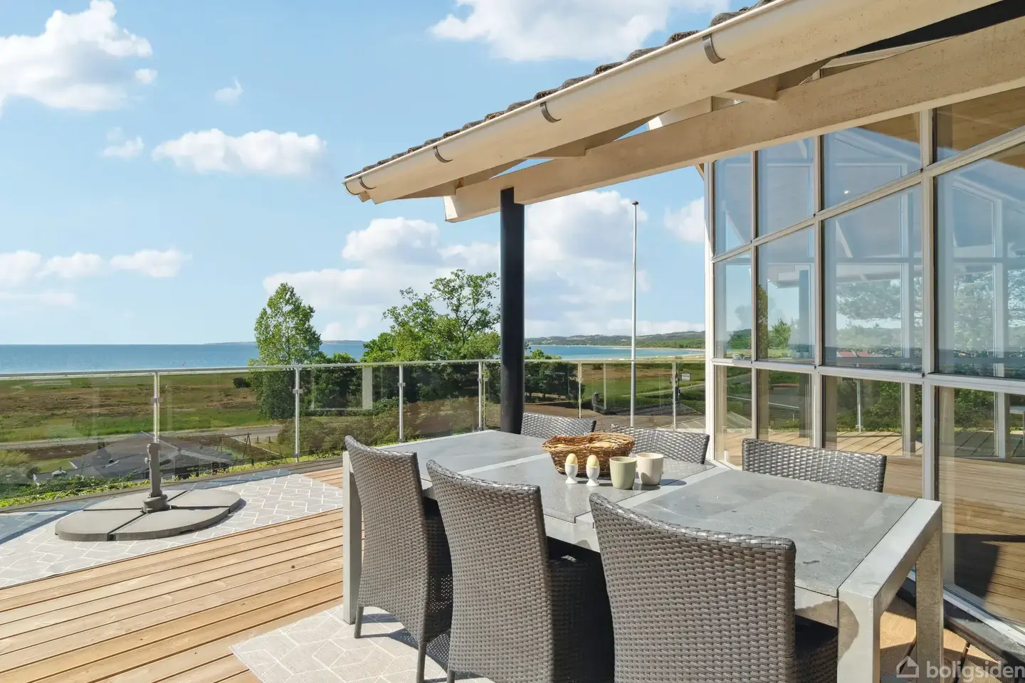 Lyst og lækkert Sonnehus med fri havudsigt