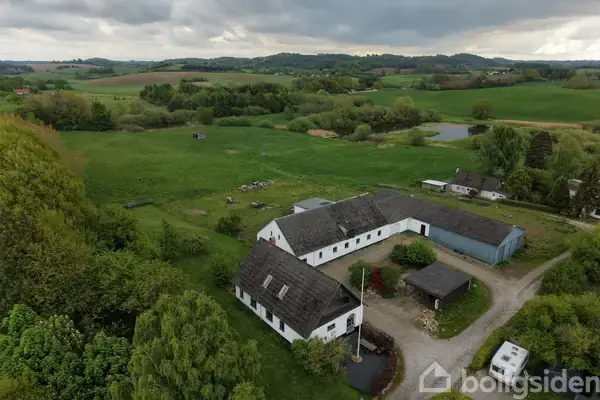 Landejendom på Ladegård Mark 10, 5560 Aarup