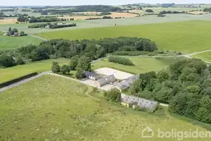 Landejendom på Holtvadvej 3, 8751 Gedved
