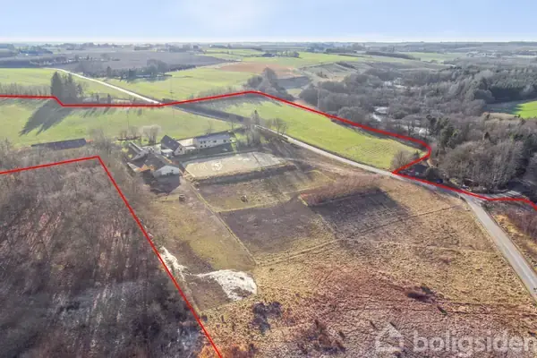 Landejendom på Holtvadvej 3, 8751 Gedved