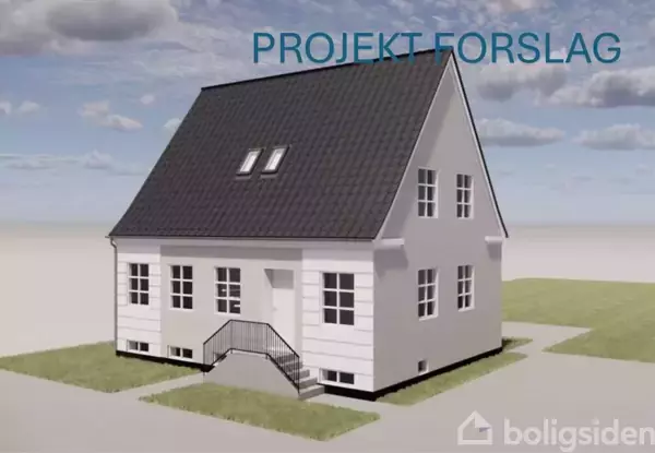 Et hvidt hus med sort tag har en trappe ved indgangen, omgivet af en simpel græsplæne. Tekst: "PROJEKT FORSLAG".