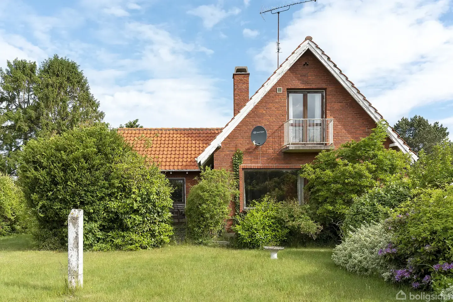 Klassisk villa med skøn have og god plads i hjertet af Tisvilde