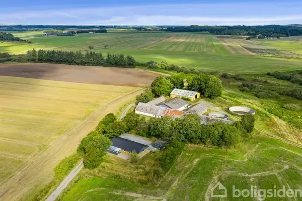 Landejendom på Hollenstedvej 80, 9700 Brønderslev