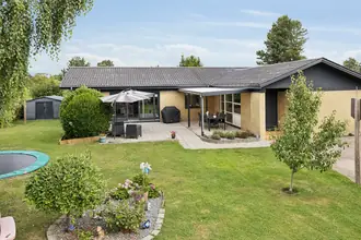 Villa på Drosselvej 1, 4450 Jyderup