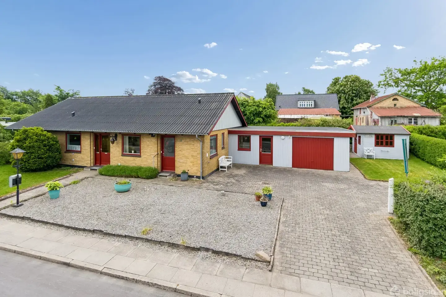 ETPLANSVILLA I HYGGELIGE OG ROLIGE OMGIVELSER