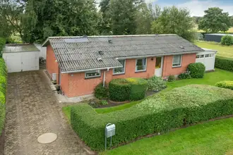 Villa på Nedre Byvej 15, Poulstrup, 9760 Vrå