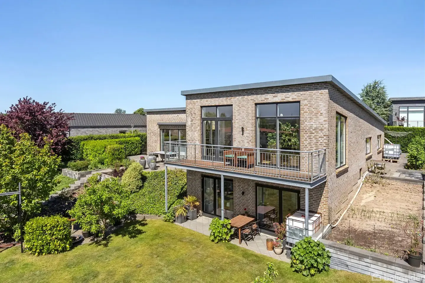 Arkitekttegnet villa med masser af plads i attraktivt område