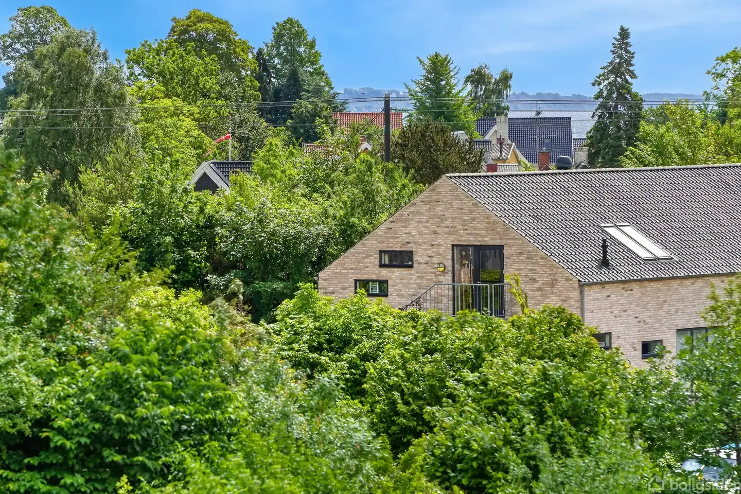 Eftertragtet, skøn og lys lejlighed m. udsigt