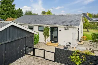 Villa på Lupinvej 12, 8382 Hinnerup
