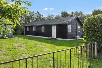 Fritidshus på Lærkevej 15, Fjellerup Strand, 8585 Glesborg