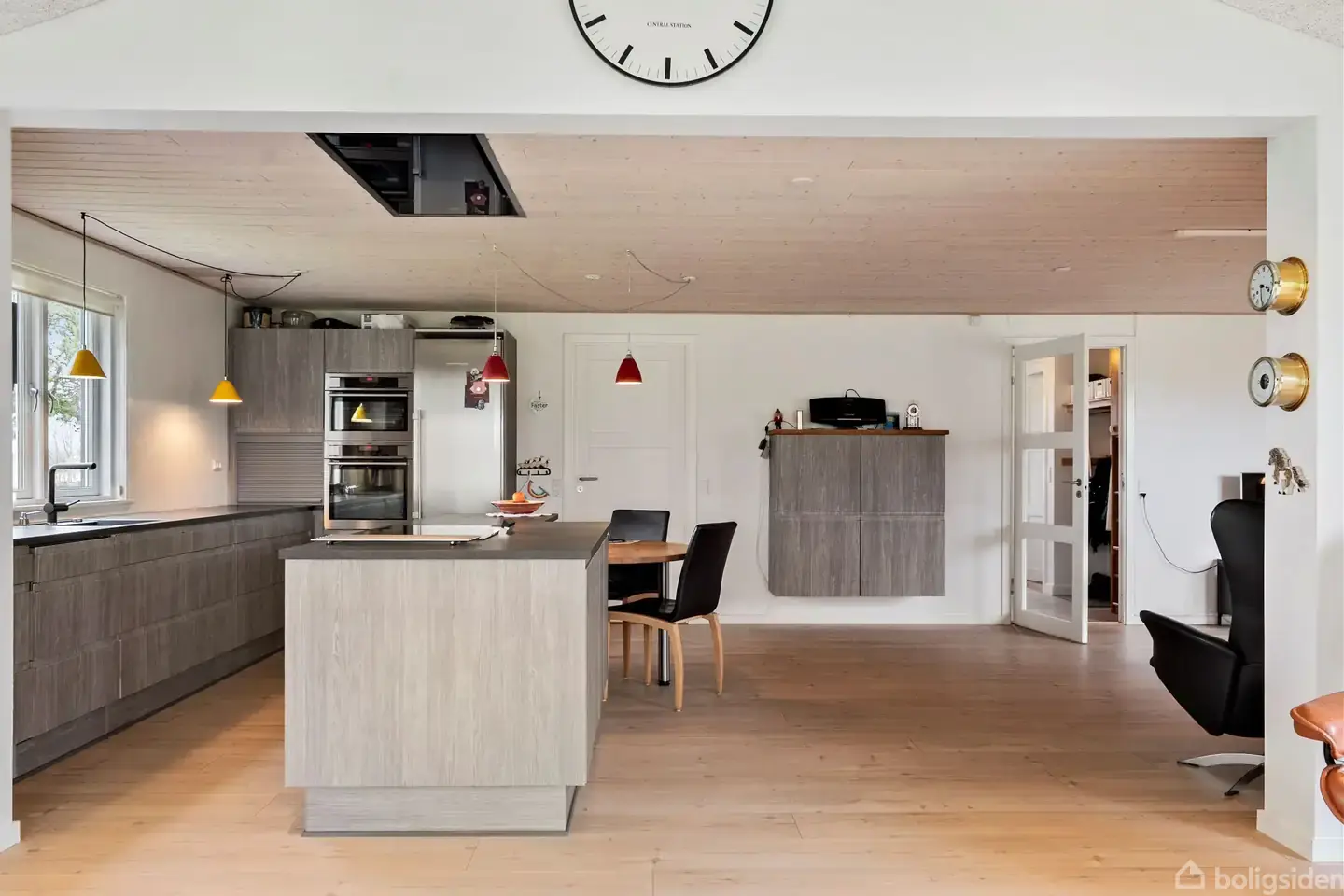 Helårsisoleret sommerhus med stor naturgrund - Visning 5