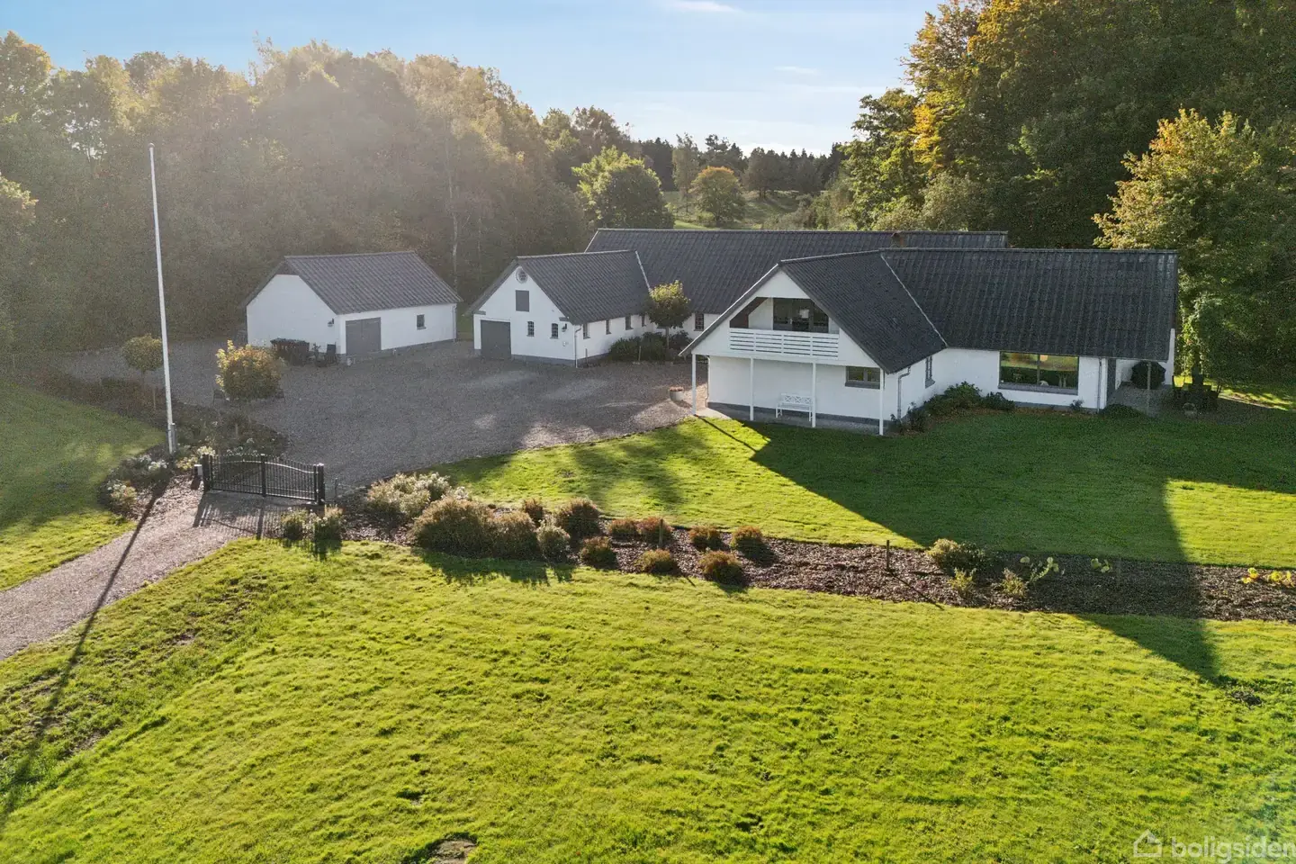 Landejendom på Kølsenvej 64, 8831 Løgstrup