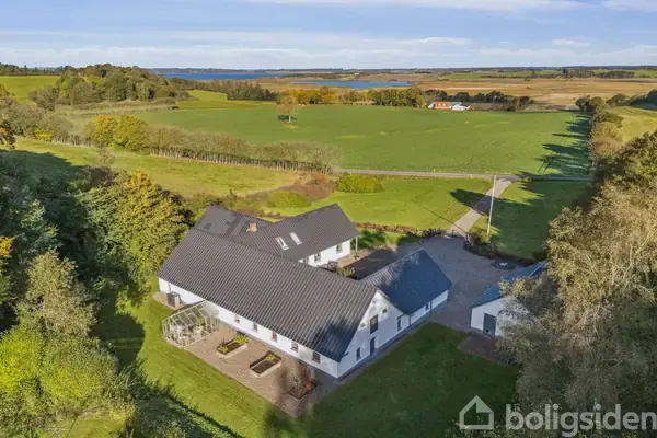 Landejendom på Kølsenvej 64, 8831 Løgstrup