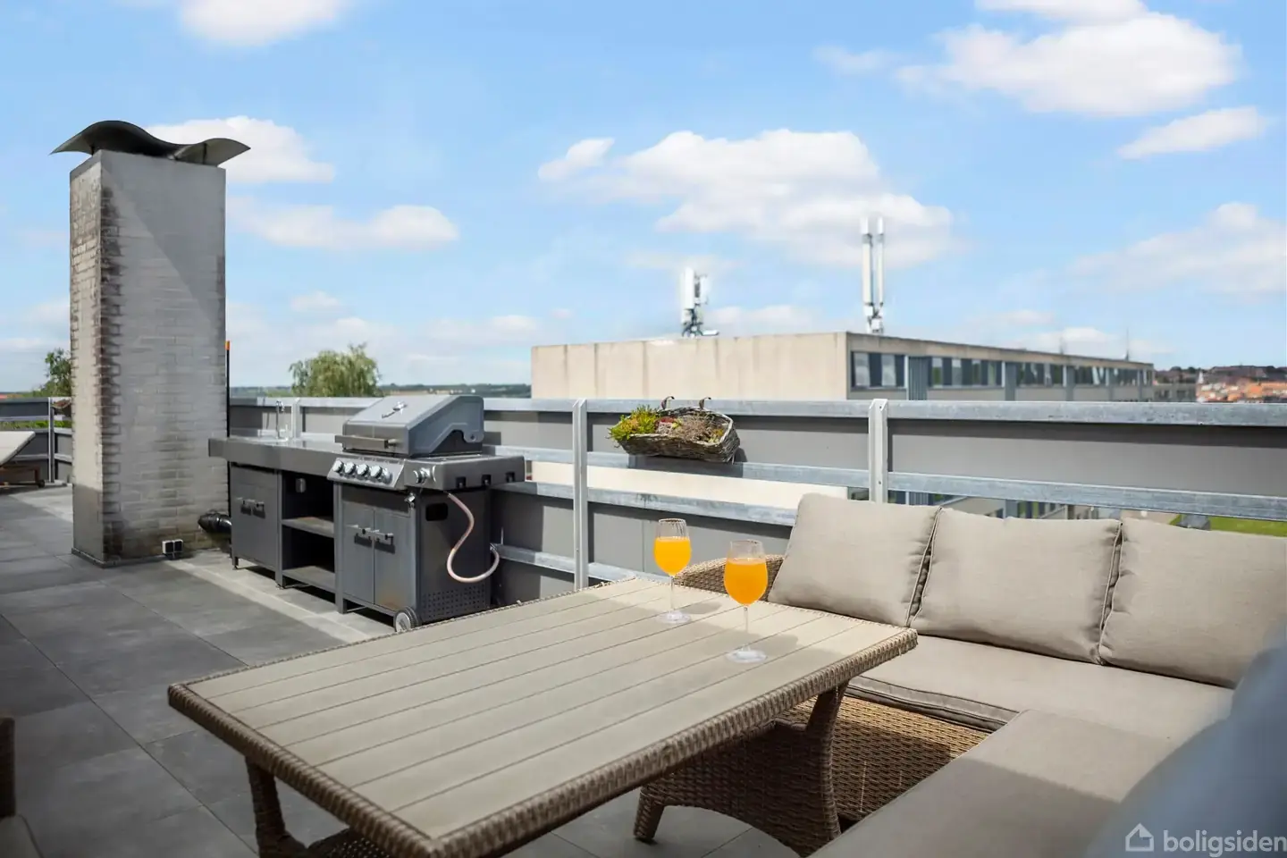 Penthouse med enestående tagterrasse og fantastisk udsigt i Randers - View 2