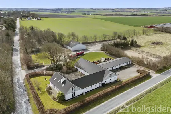 Landejendom på Dybdalvej 11, 9280 Storvorde