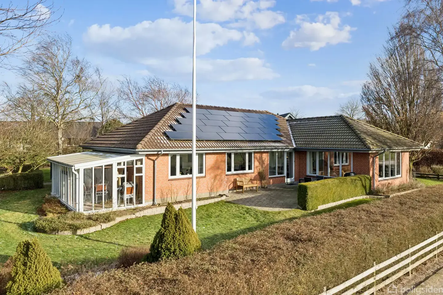 RUMMELIG ETPLANSVILLA MED NATURSKØN UDSIGT