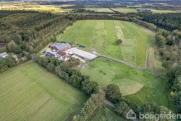 Landejendom på Frisvadvej 90, 6800 Varde