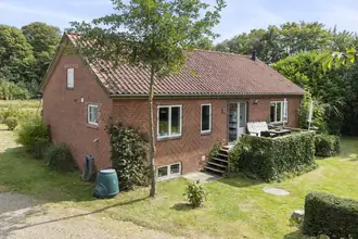 Landejendom på Hovvejen 12, 8361 Hasselager