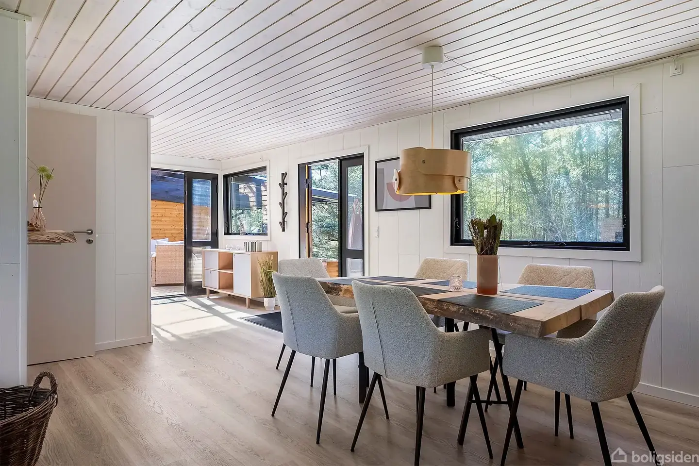 Totalrenoveret sommerhus med anneksbygning, kun 400 fra stranden - Visning 2