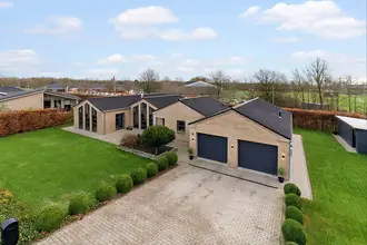 Villa på Anna Knudsens Vej 8, Kragelund, 8723 Løsning